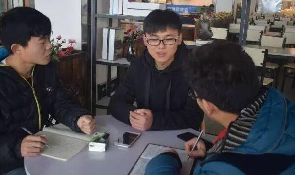 “上海公务员待遇，外地人报考条件”